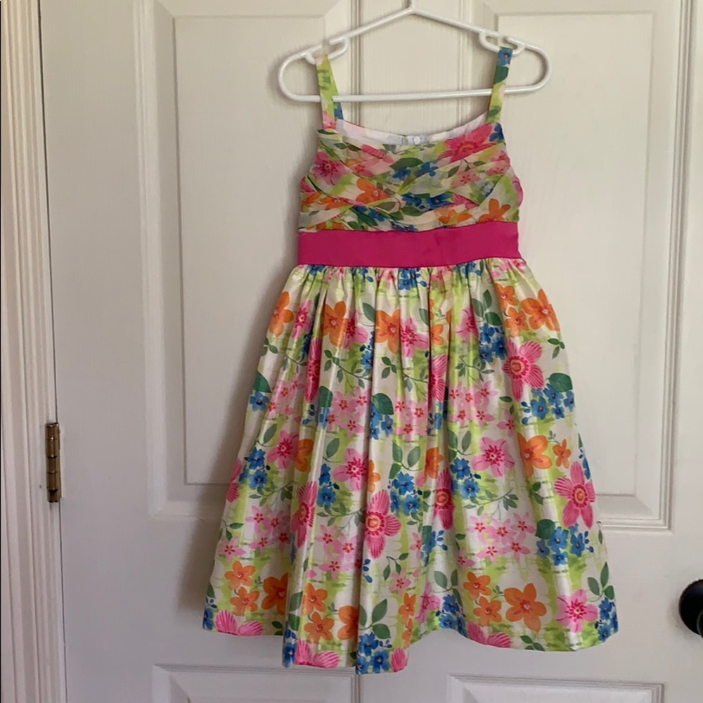 Beautiful girls dress. Perfect for Spring